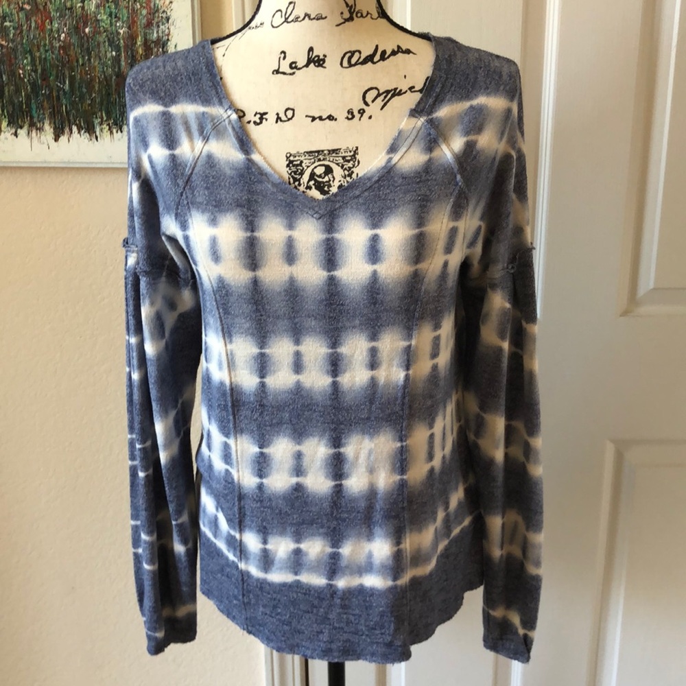 Knox Rose blue and white tie dye sweater, size XS